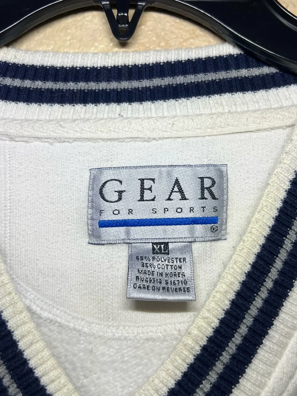 1995 Vintage Mens White V‑Neck Striped Trim Sweater - USA vs Sweden Graphic